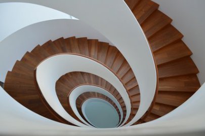 Wendeltreppe aus Holz oder Metall - #69610063  justinrau - Fotolia.com